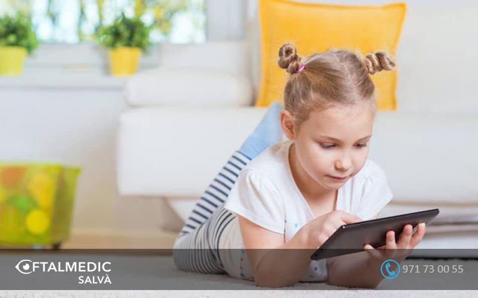 ¿Cómo afectan los dispositivos digitales a la salud ocular de los niños?